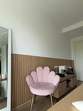 streetdoll online show from 04.16.26