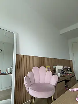 streetdoll online show from 04.19.26