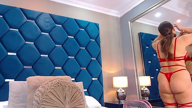 ThaniaJones online show from 02.08.26