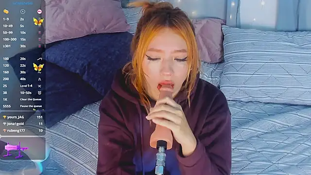 Snapshot of Kloe_Raize chatting on 01.21.25 Kloe Raize online show from 01.21.25
