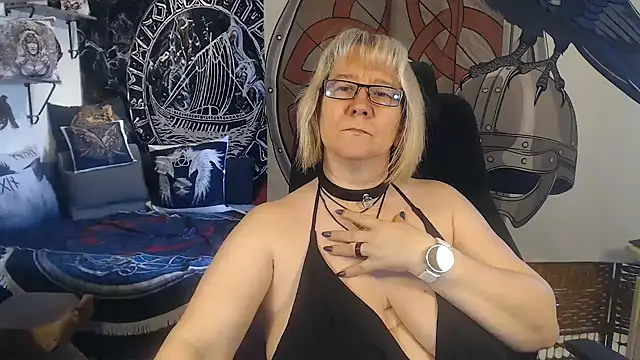 Snapshot of TittenMichelle chatting on 03.18.25 TittenMichelle online show from 03.18.25