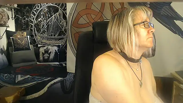 Snapshot of TittenMichelle chatting on 09.19.25 TittenMichelle online show from 09.19.25