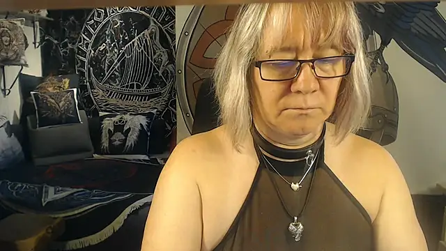 Snapshot of TittenMichelle chatting on 09.26.25 TittenMichelle online show from 09.26.25