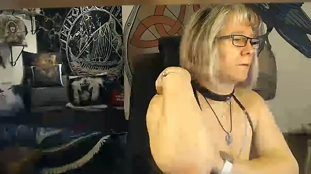 Snapshot of TittenMichelle chatting on 11.04.25 TittenMichelle online show from 11.04.25