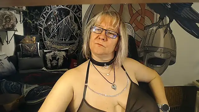 Snapshot of TittenMichelle chatting on 11.21.25 TittenMichelle online show from 11.21.25