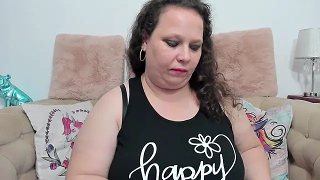 Snapshot of KarolineJoyy chatting on 12.08.24 KarolineJoyy online show from 12.08.24