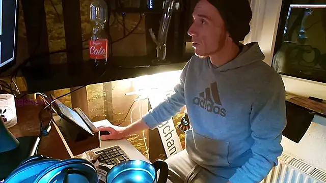 Snapshot of BongChannel chatting on 01.02.25 BongChannel online show from 01.02.25