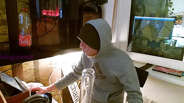 Snapshot of BongChannel chatting on 01.02.25 BongChannel online show from 01.02.25