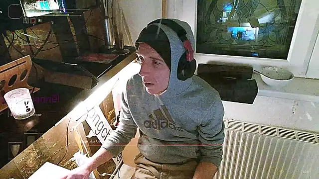 Snapshot of BongChannel chatting on 01.04.25 BongChannel online show from 01.04.25