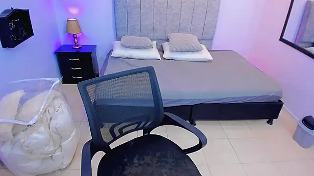 Lana stone  online show from 02.01.25