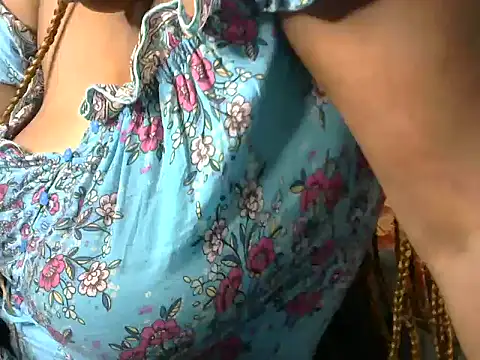 Snapshot of Thobi2020 chatting on 03.08.25 Thobi2020 online show from 03.08.25