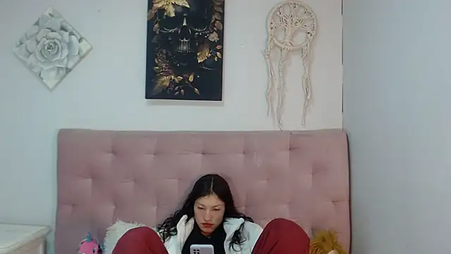 Emma-Wilson online show from 03.18.25