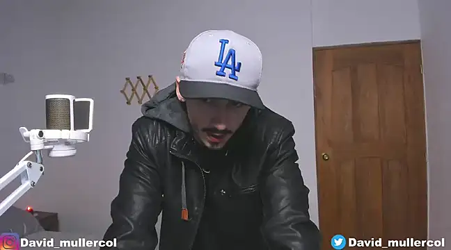 Snapshot of David_Brown18 chatting on 12.21.24 David Brown18 online show from 12.21.24