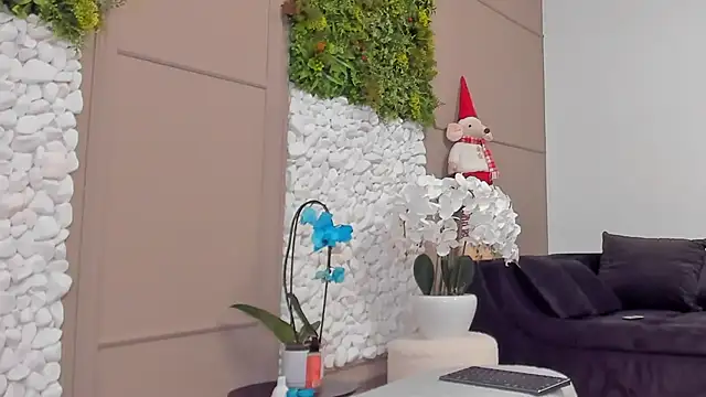 Deliciouslips online show from 02.25.25