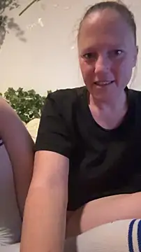 Snapshot of MoniqueLaFee chatting on 06.14.26 MoniqueLaFee online show from 06.14.26