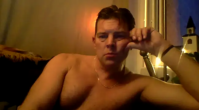 Snapshot of Teddan82 chatting on 12.14.24 Teddan82 online show from 12.14.24