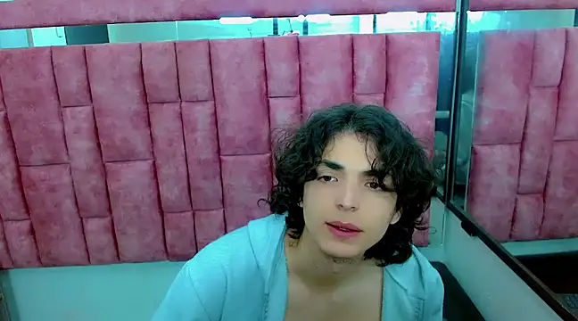 Snapshot of Sr_BonnyEthan chatting on 03.12.25 Sr BonnyEthan online show from 03.12.25