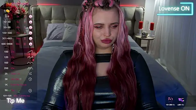 Miss Maya Mils online show from 03.12.25