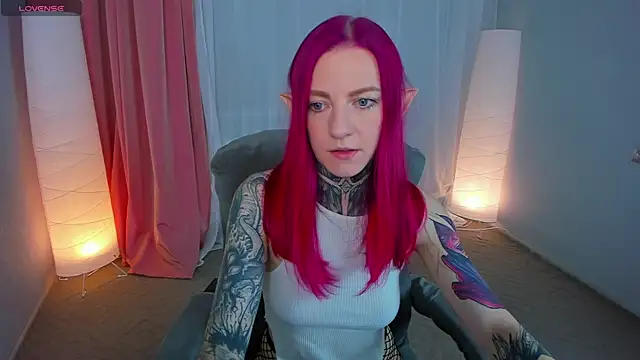 Roxy      online show from 02.21.25