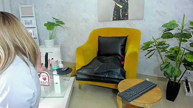 MissEscarleth online show from 01.30.25