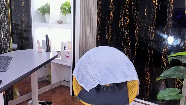 MissEscarleth online show from 01.31.25