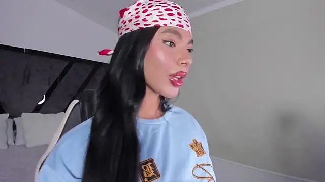 IsabelleFoxx  online show from 10.21.25