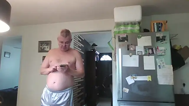 Snapshot of keiferkriss chatting on 10.08.25 keiferkriss online show from 10.08.25