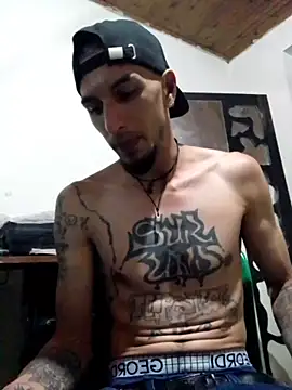 Snapshot of elgoguexxx chatting on 12.16.25 elgoguexxx online show from 12.16.25