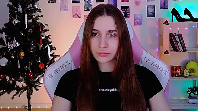 Snapshot of AliceCharmy chatting on 12.17.24 AliceCharmy online show from 12.17.24