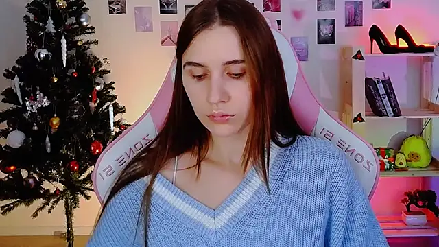 Snapshot of AliceCharmy chatting on 12.19.24 AliceCharmy online show from 12.19.24