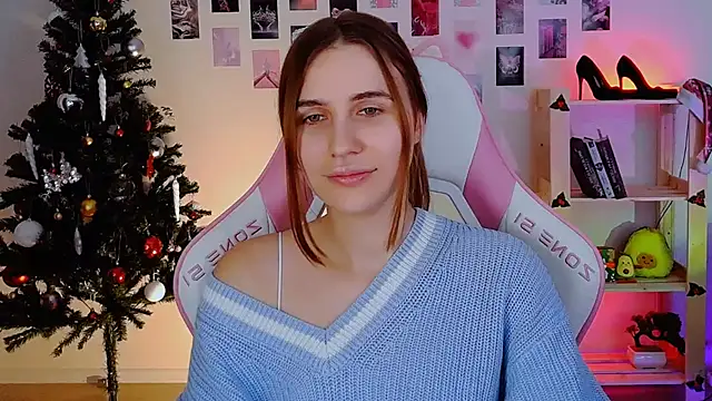 Snapshot of AliceCharmy chatting on 12.19.24 AliceCharmy online show from 12.19.24