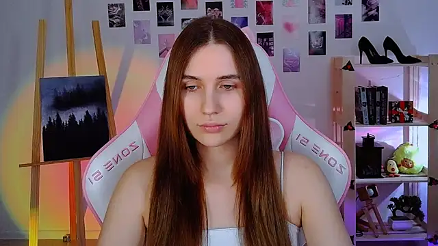 Snapshot of AliceCharmy chatting on 01.04.25 AliceCharmy online show from 01.04.25