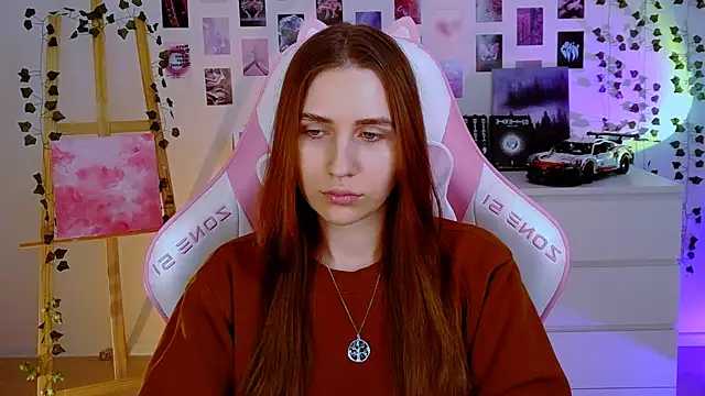 Snapshot of AliceCharmy chatting on 01.28.25 AliceCharmy online show from 01.28.25