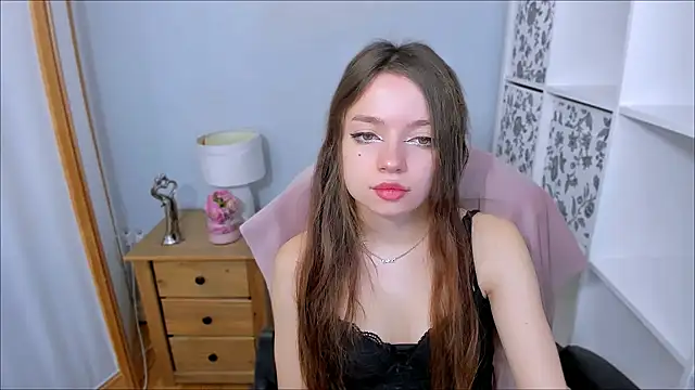 GraceLips online show from 11.03.25