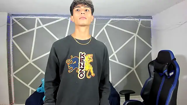 oliverhot2005 online show from 12.16.24