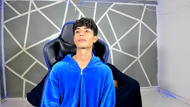 oliverhot2005 online show from 12.17.24