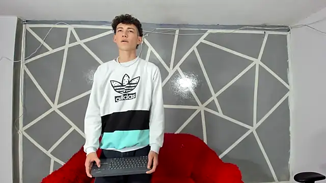 oliverhot2005 online show from 01.13.25