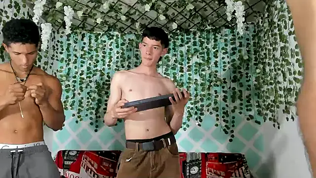 oliverhot2005 online show from 02.23.25