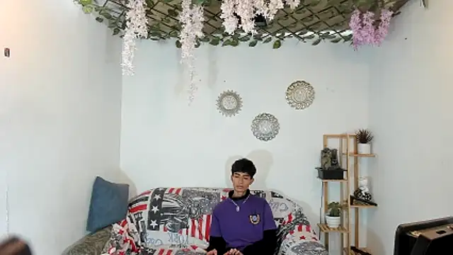 oliverhot2005 online show from 11.14.25