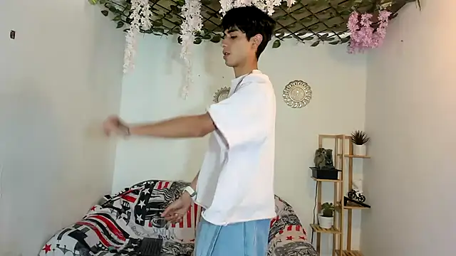 oliverhot2005 online show from 12.04.25