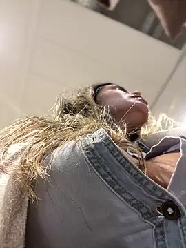 Snapshot of melanny10 chatting on 12.10.24 melanny10 online show from 12.10.24