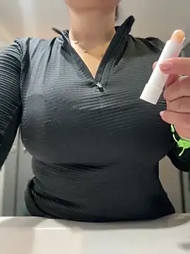 Snapshot of melanny10 chatting on 12.24.24 melanny10 online show from 12.24.24