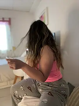 Snapshot of melanny10 chatting on 01.19.25 melanny10 online show from 01.19.25