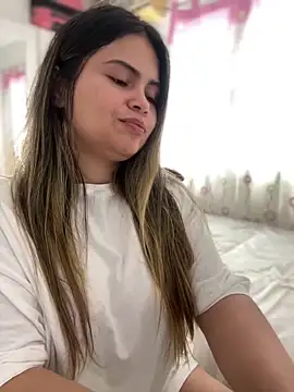 Snapshot of melanny10 chatting on 03.21.25 melanny10 online show from 03.21.25