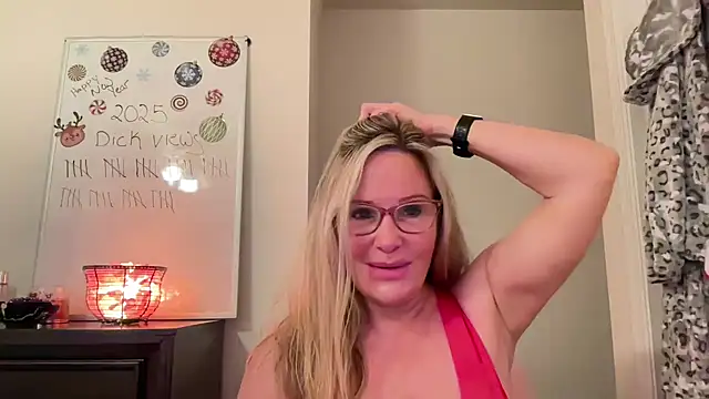 Snapshot of Milf_Goddess chatting on 01.27.25 Milf Goddess online show from 01.27.25