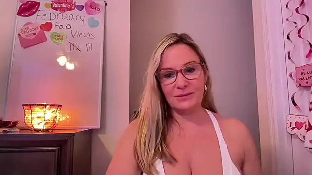 Snapshot of Milf_Goddess chatting on 02.11.25 Milf Goddess online show from 02.11.25