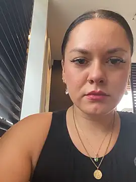 Luccreccia  online show from 09.20.25