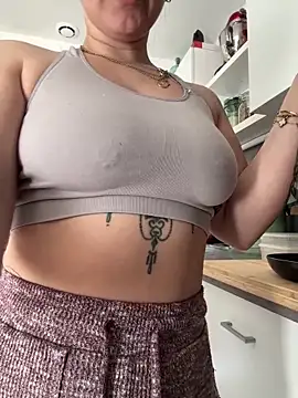 Luccreccia  online show from 03.23.26