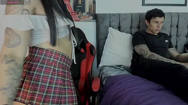 Snapshot of davebrow chatting on 10.08.25 davebrow online show from 10.08.25