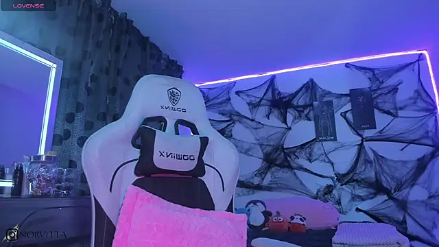 satanbabee online show from 10.04.25